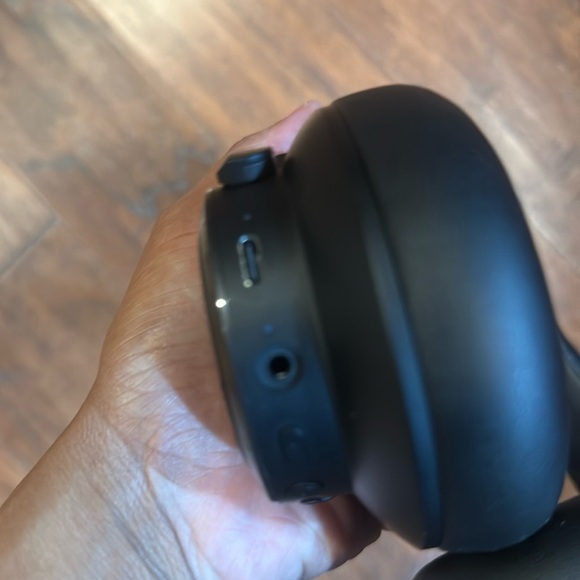 Black Wireless Bluetooth Headphones - Great Condition - Picture 6 of 8